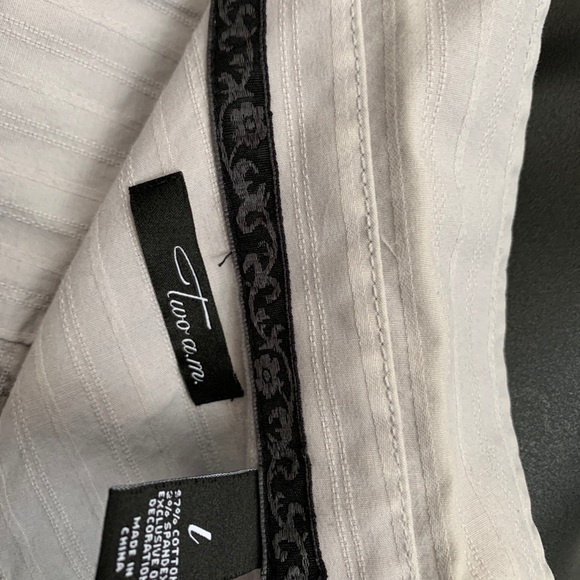 3/15$ Two a.m. Men’s button shirt with detail - Picture 4 of 11